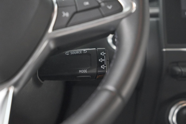 Renault Captur TCe 90 Intens | Camera | Parkeersensoren | Navigatie | 18 Inch Velgen