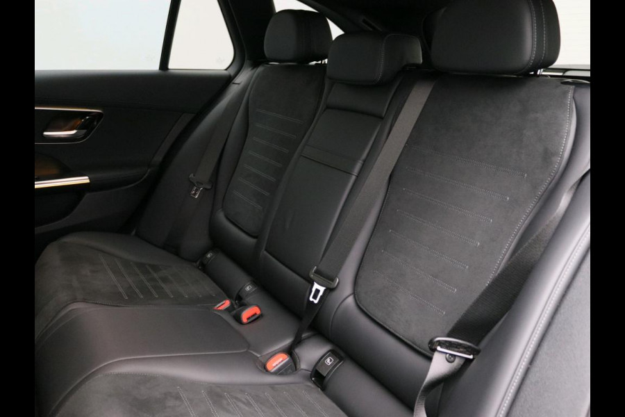 Mercedes-Benz C-Klasse Estate 300 e AMG Plug-In Hybride AMG Line | Night Pakket | Panorama Schuif-Kanteldak | Ledkoplampen | Alarm | Achteruitrijcamera | Keyless-Go | Memory Voorstoelen. Inclusief 24 maanden MB Certified garantie voor Europa.