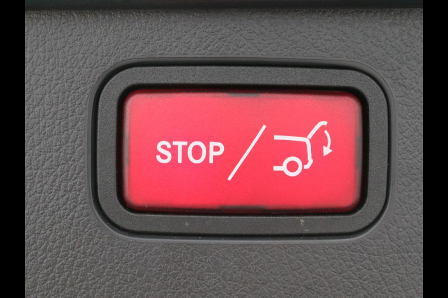 Mercedes-Benz C-Klasse Estate 300 e AMG Plug-In Hybride AMG Line | Night Pakket | Panorama Schuif-Kanteldak | Ledkoplampen | Alarm | Achteruitrijcamera | Keyless-Go | Memory Voorstoelen. Inclusief 24 maanden MB Certified garantie voor Europa.