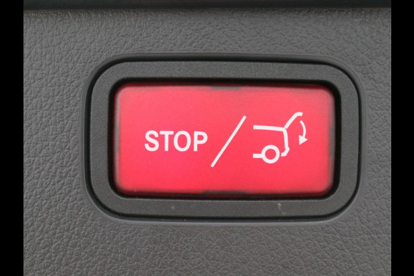 Mercedes-Benz C-Klasse Estate 300 e AMG Plug-In Hybride AMG Line | Night Pakket | Panorama Schuif-Kanteldak | Ledkoplampen | Alarm | Achteruitrijcamera | Keyless-Go | Memory Voorstoelen. Inclusief 24 maanden MB Certified garantie voor Europa.