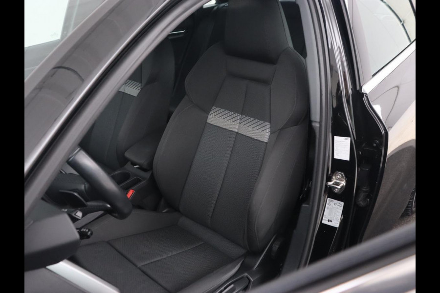 Audi A3 30 TFSI Business edition | Trekhaak | Adaptive cruise | Carplay | Park Assist | Climate control | Virtual Cockpit | Full LED | Sportstoelen | Navigatie | Parkeerhulp