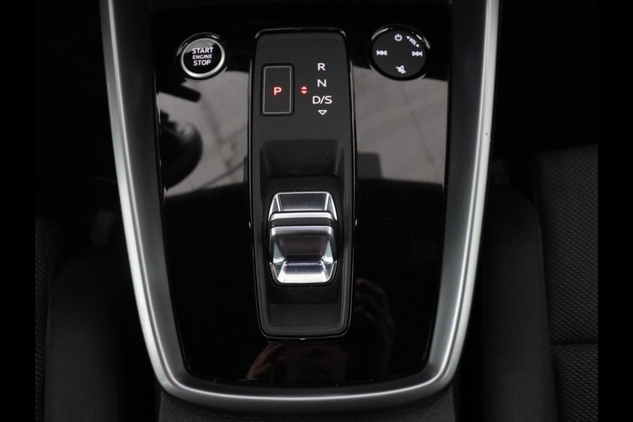 Audi A3 30 TFSI Business edition | Trekhaak | Adaptive cruise | Carplay | Park Assist | Climate control | Virtual Cockpit | Full LED | Sportstoelen | Navigatie | Parkeerhulp