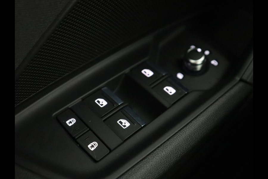 Audi A3 30 TFSI Business edition | Trekhaak | Adaptive cruise | Carplay | Park Assist | Climate control | Virtual Cockpit | Full LED | Sportstoelen | Navigatie | Parkeerhulp