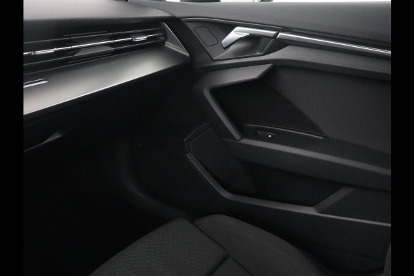 Audi A3 30 TFSI Business edition | Trekhaak | Adaptive cruise | Carplay | Park Assist | Climate control | Virtual Cockpit | Full LED | Sportstoelen | Navigatie | Parkeerhulp