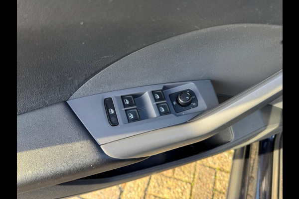 Volkswagen T-Cross 1.0 TSI Life Navi / Clima / LM 17'' / P-sensoren V+A / Stoelverwarming
