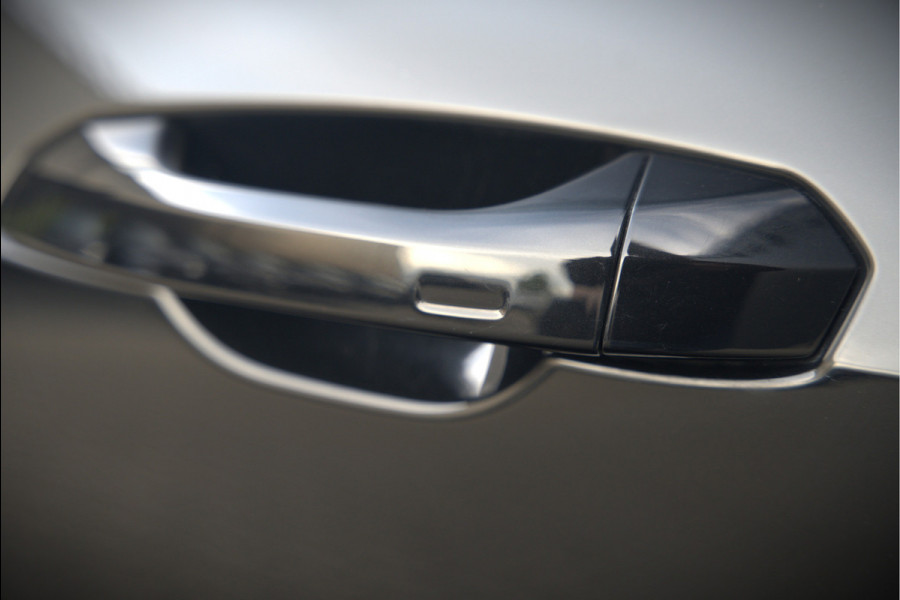 Audi e-tron e-tron 55 quattro advanced 95 kWh S-Line | Panoramadak | RS Seats | Bang & Olufsen | Stoelverwarming | Head-Up Display | 360 Camera | Matrix LED | Luchtvering | Memory Seat | Elektrisch Verstelbare Stoelen | B&O