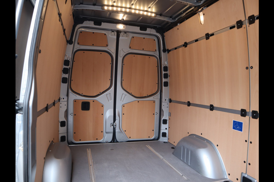Mercedes-Benz eSprinter 314 RWD AC+DC Snelladen L2H2 New Model - 56 kWh - WLPT 181 km - LED