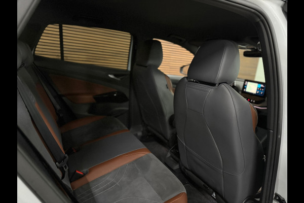 Volkswagen ID.4 First 77 kWh | Navi | Camera | Adaptive Cruise | 1st | Leder / Alcantara | Trekhaak | BTW-Auto | Carplay
