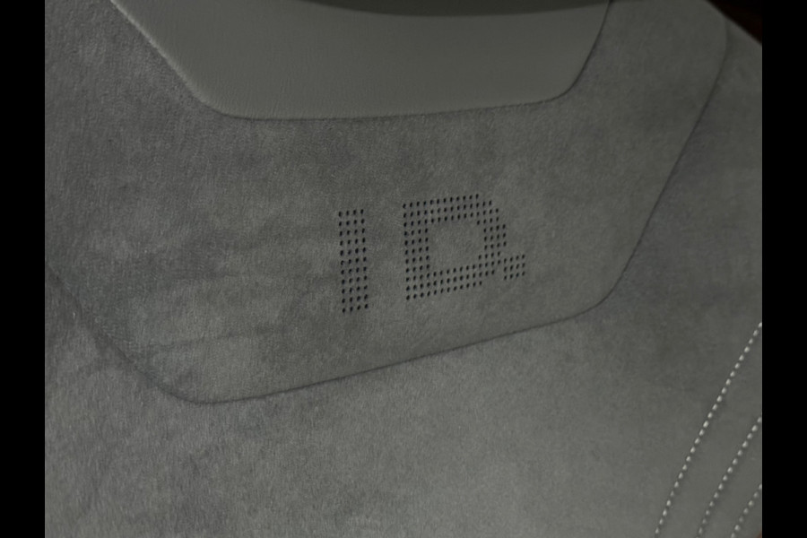 Volkswagen ID.4 First 77 kWh | Navi | Camera | Adaptive Cruise | 1st | Leder / Alcantara | Trekhaak | BTW-Auto | Carplay