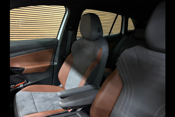 Volkswagen ID.4 First 77 kWh | Navi | Camera | Adaptive Cruise | 1st | Leder / Alcantara | Trekhaak | BTW-Auto | Carplay