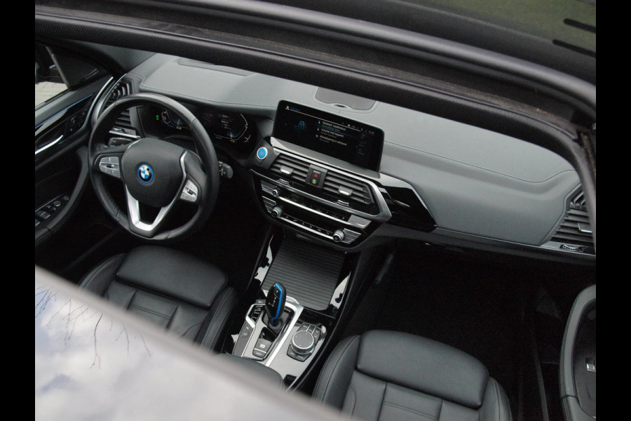 BMW iX3 High Executive 80 kWh | Panoramadak | 360 Camera | Harman Kardon | Head-up Display | Sfeerverlichting |
