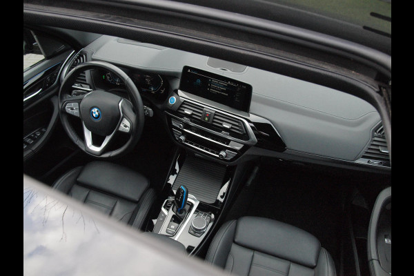 BMW iX3 High Executive 80 kWh | Panoramadak | 360 Camera | Harman Kardon | Head-up Display | Sfeerverlichting |
