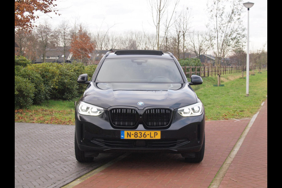BMW iX3 High Executive 80 kWh | Panoramadak | 360 Camera | Harman Kardon | Head-up Display | Sfeerverlichting |