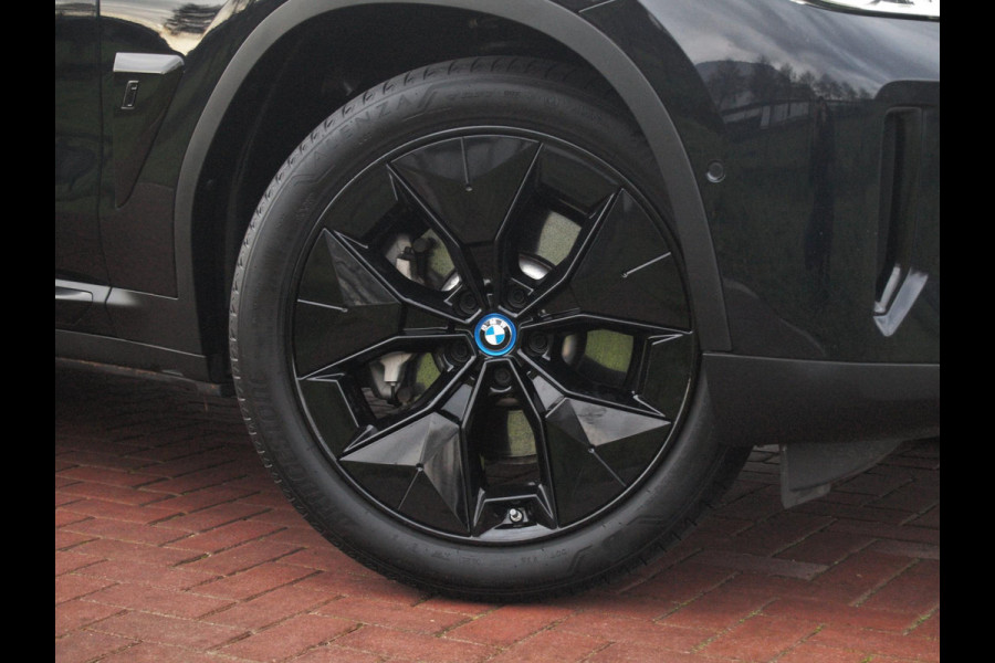 BMW iX3 High Executive 80 kWh | Panoramadak | 360 Camera | Harman Kardon | Head-up Display | Sfeerverlichting |