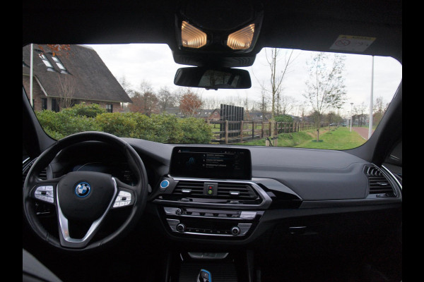 BMW iX3 High Executive 80 kWh | Panoramadak | 360 Camera | Harman Kardon | Head-up Display | Sfeerverlichting |