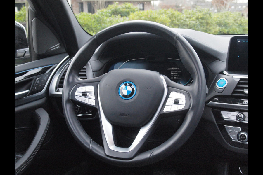 BMW iX3 High Executive 80 kWh | Panoramadak | 360 Camera | Harman Kardon | Head-up Display | Sfeerverlichting |