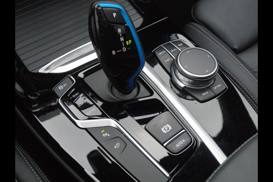 BMW iX3 High Executive 80 kWh | Panoramadak | 360 Camera | Harman Kardon | Head-up Display | Sfeerverlichting |