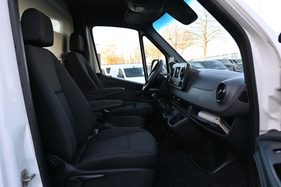 Mercedes-Benz Sprinter 514 CDI L3 Bakwagen met laadklep Airco, MBUX, Geveerde stoel, Stoelverwarming