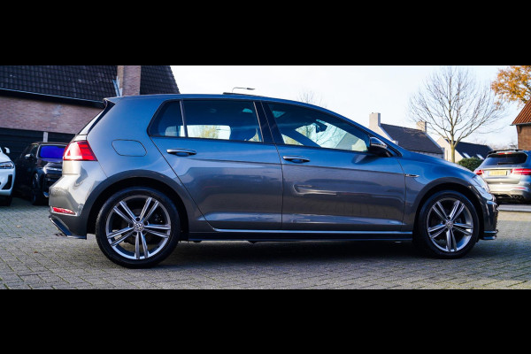Volkswagen Golf 1.0 TSI Highline | R-line | Achteruitrijcamera | Pano