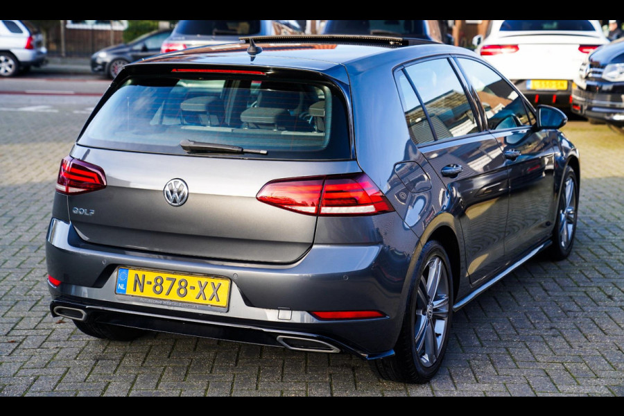 Volkswagen Golf 1.0 TSI Highline | R-line | Achteruitrijcamera | Pano