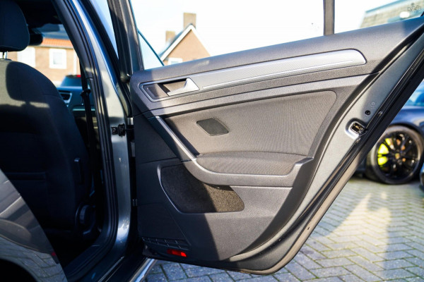 Volkswagen Golf 1.0 TSI Highline | R-line | Achteruitrijcamera | Pano