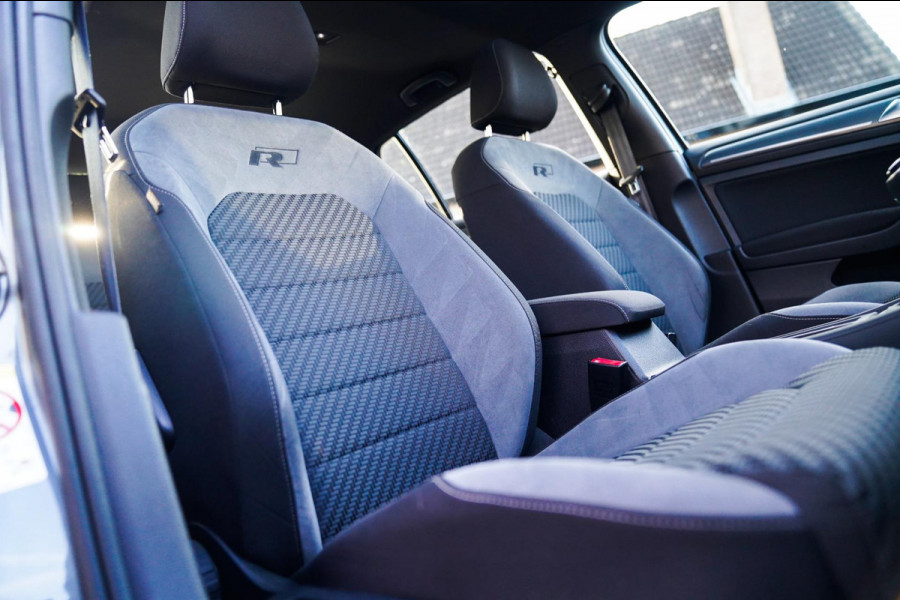 Volkswagen Golf 1.0 TSI Highline | R-line | Achteruitrijcamera | Pano