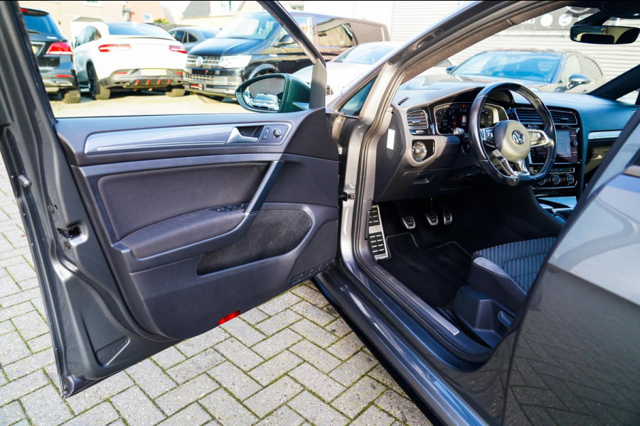 Volkswagen Golf 1.0 TSI Highline | R-line | Achteruitrijcamera | Pano