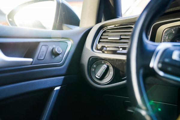 Volkswagen Golf 1.0 TSI Highline | R-line | Achteruitrijcamera | Pano