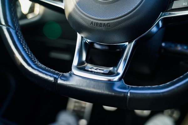 Volkswagen Golf 1.0 TSI Highline | R-line | Achteruitrijcamera | Pano