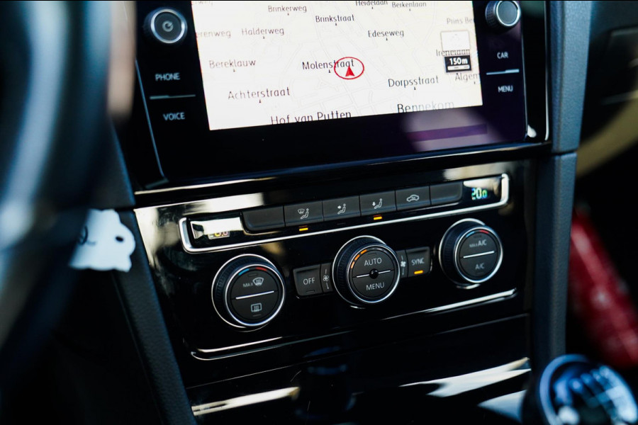 Volkswagen Golf 1.0 TSI Highline | R-line | Achteruitrijcamera | Pano