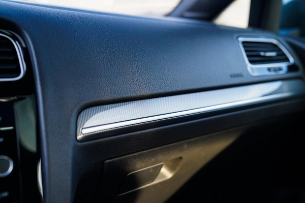 Volkswagen Golf 1.0 TSI Highline | R-line | Achteruitrijcamera | Pano