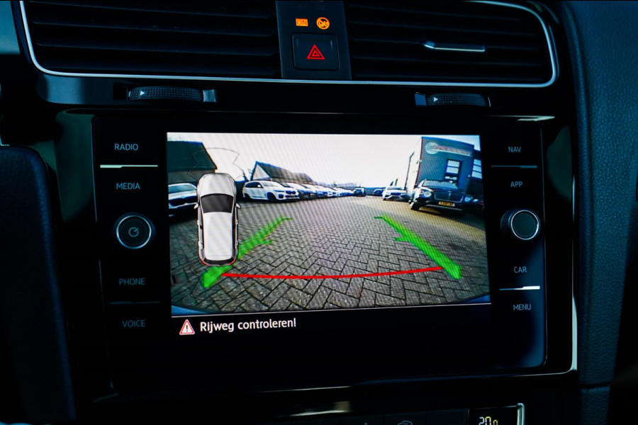 Volkswagen Golf 1.0 TSI Highline | R-line | Achteruitrijcamera | Pano