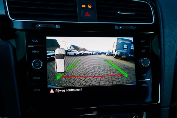 Volkswagen Golf 1.0 TSI Highline | R-line | Achteruitrijcamera | Pano