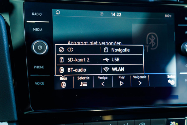 Volkswagen Golf 1.0 TSI Highline | R-line | Achteruitrijcamera | Pano