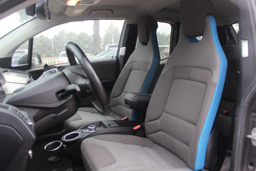 BMW i3 Basis 120Ah 42 kWh / SoH 91.4% / Navigatie / 19'' / Parkeerhulp achter / Navigatie / Harman Kardon / Stoelverwarming / Cruise Control / Warmtepomp / Getint glas