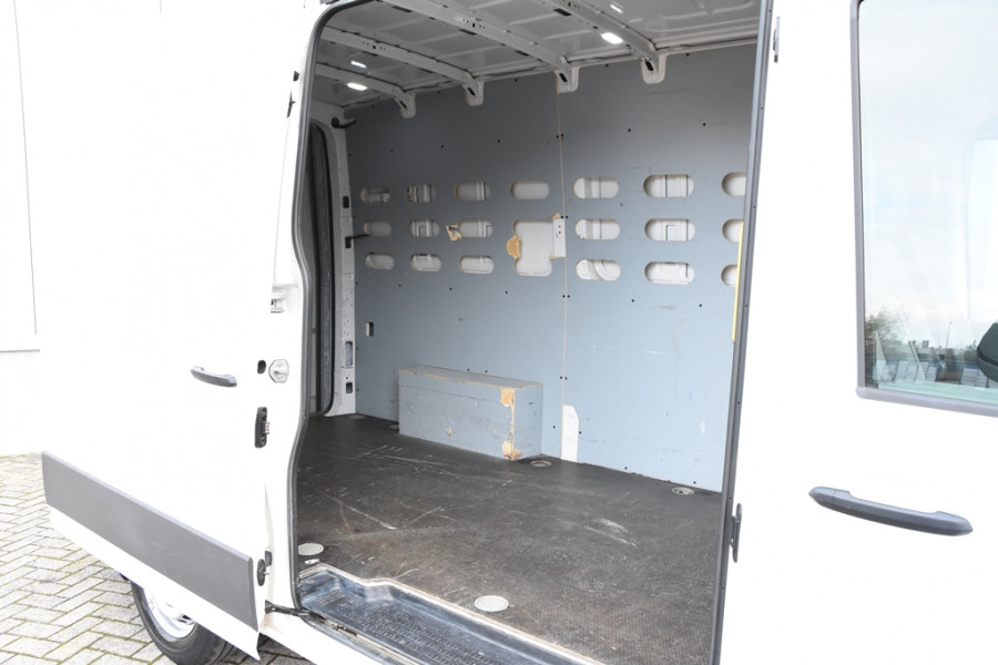 Volkswagen Crafter 30 2.0 TDI L3H3 Laadklep *1ste Eigenaar*Leer*Navigatie*