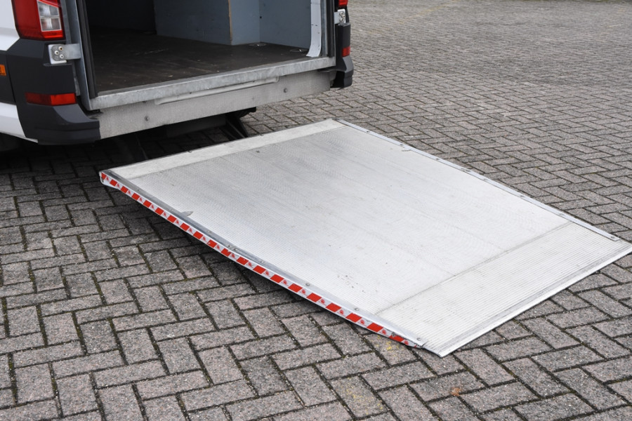 Volkswagen Crafter 30 2.0 TDI L3H3 Laadklep *1ste Eigenaar*Leer*Navigatie*