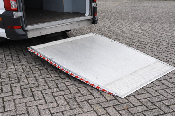 Volkswagen Crafter 30 2.0 TDI L3H3 Laadklep *1ste Eigenaar*Leer*Navigatie*