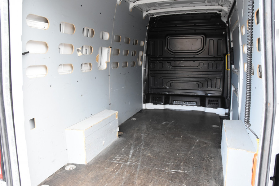 Volkswagen Crafter 30 2.0 TDI L3H3 Laadklep *1ste Eigenaar*Leer*Navigatie*