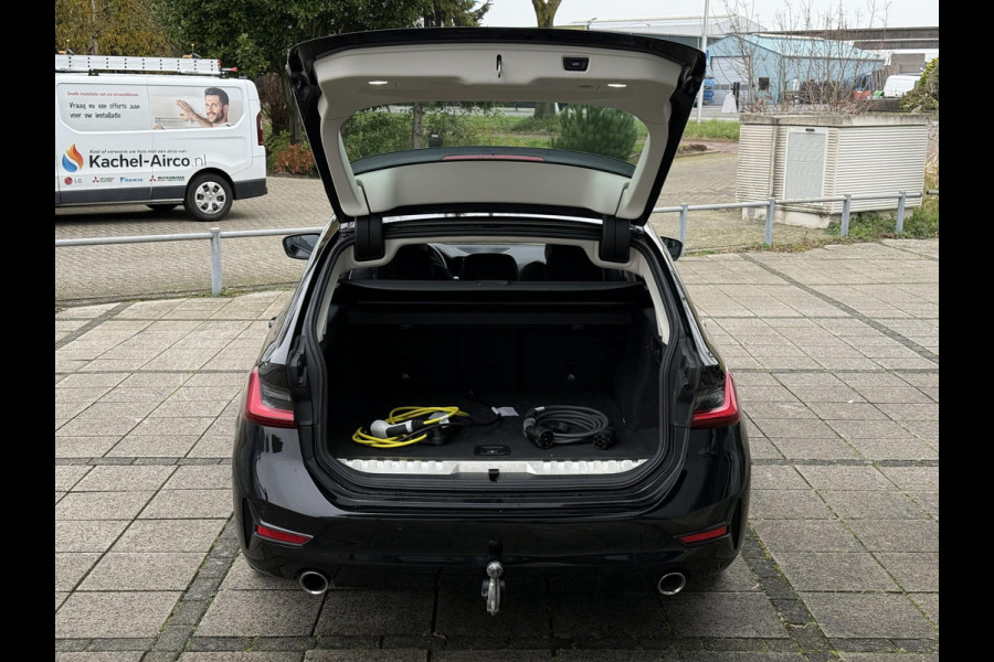 BMW 3 Serie Touring 320e Aut. Hybrid Executive Business Leder Sport | Trekhaak | BMW Laser | LED