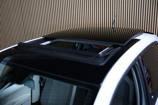 Volkswagen up! 1.0 TSI Beats Up! 90pk PANO BT PDC STOELVW CRUISE ECC '17