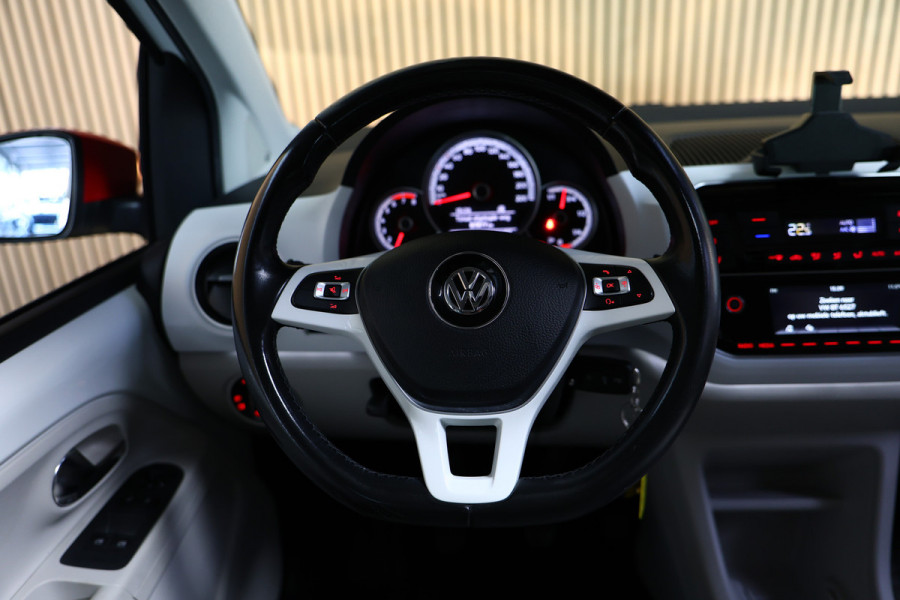 Volkswagen up! 1.0 TSI Beats Up! 90pk PANO BT PDC STOELVW CRUISE ECC '17