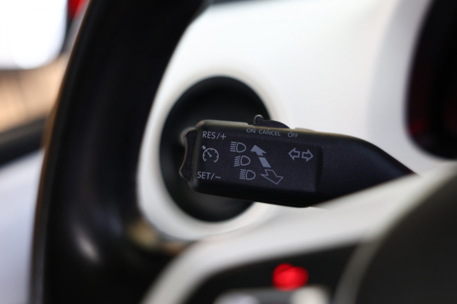 Volkswagen up! 1.0 TSI Beats Up! 90pk PANO BT PDC STOELVW CRUISE ECC '17