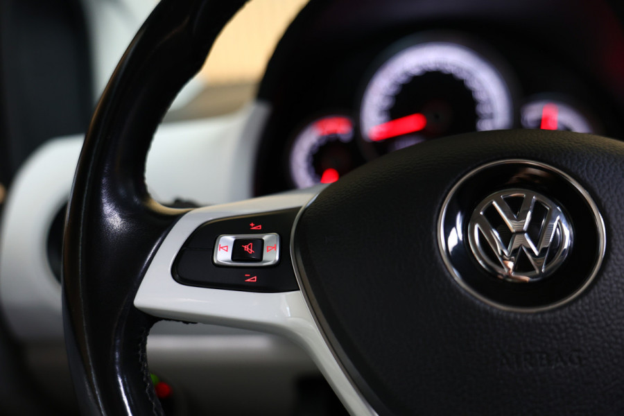 Volkswagen up! 1.0 TSI Beats Up! 90pk PANO BT PDC STOELVW CRUISE ECC '17