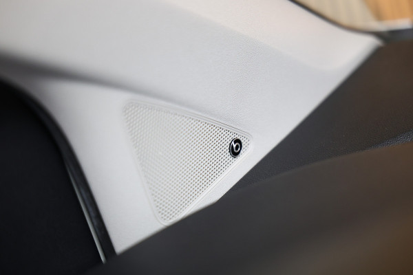 Volkswagen up! 1.0 TSI Beats Up! 90pk PANO BT PDC STOELVW CRUISE ECC '17