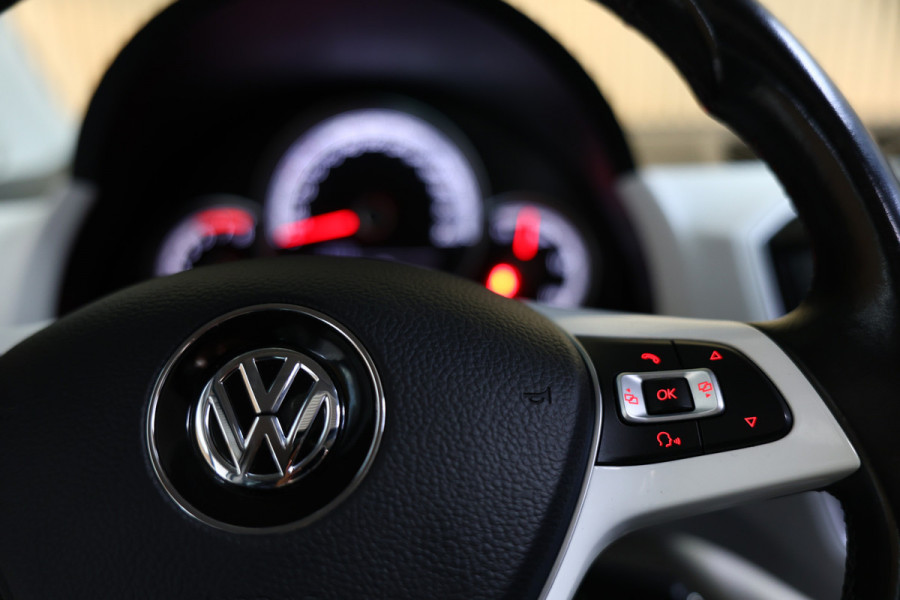 Volkswagen up! 1.0 TSI Beats Up! 90pk PANO BT PDC STOELVW CRUISE ECC '17