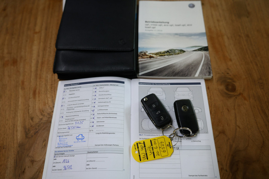 Volkswagen up! 1.0 TSI Beats Up! 90pk PANO BT PDC STOELVW CRUISE ECC '17