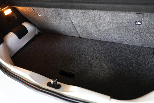 Volkswagen up! 1.0 TSI Beats Up! 90pk PANO BT PDC STOELVW CRUISE ECC '17