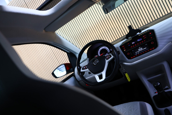 Volkswagen up! 1.0 TSI Beats Up! 90pk PANO BT PDC STOELVW CRUISE ECC '17