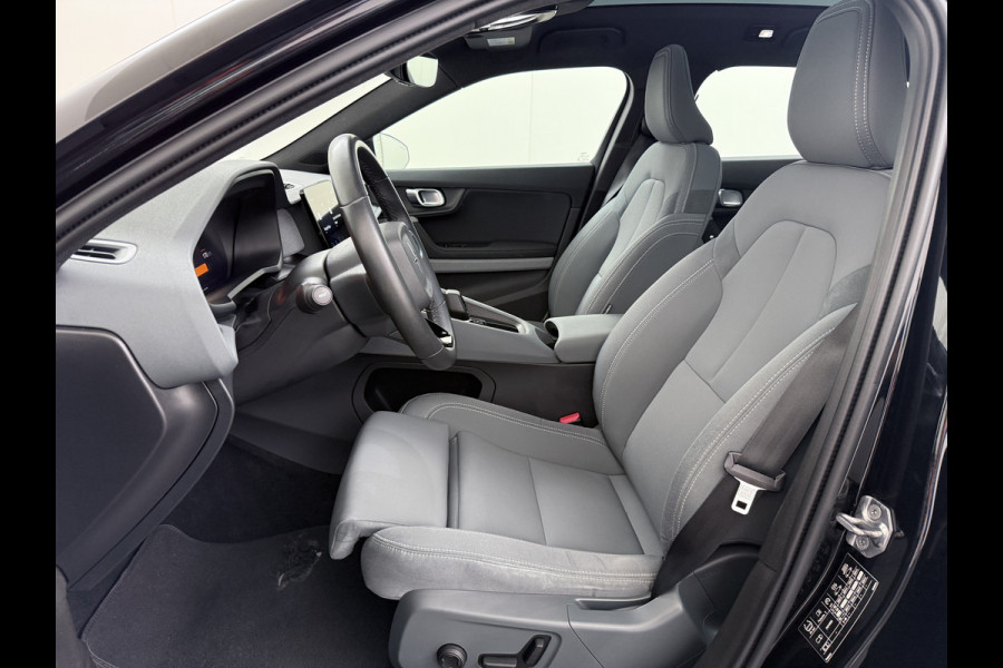 Polestar 2 AUT. 408 pk 0-100 4,7Sec AWD Long Range Dual Motor 78kWh Pano-Dak Electr.Stoelen+Geheugen+Verwarmd+Achterbank+Stuur Adaptive-Cru SOH 93% Verkeersbord detectie Regen-Lichtsensor Virtual-Cockpit Home-Link Bots waarschuwing Autonoom-Rem Lane Assist Keyless Connected 11KW AC laden tot 150kw DC Laden 4x4 1e Eigenaar Volledig Volvo_Polestar-Dealer Onderhouden Origineel Nederlandse Auto 1.500kg Trekvermogen 660Nm! € 60.000 nieuw!